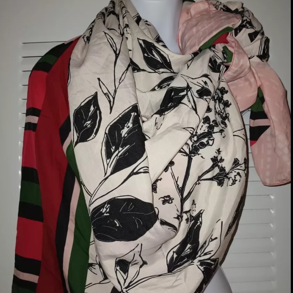 Zara 52” x 52” border print scarf